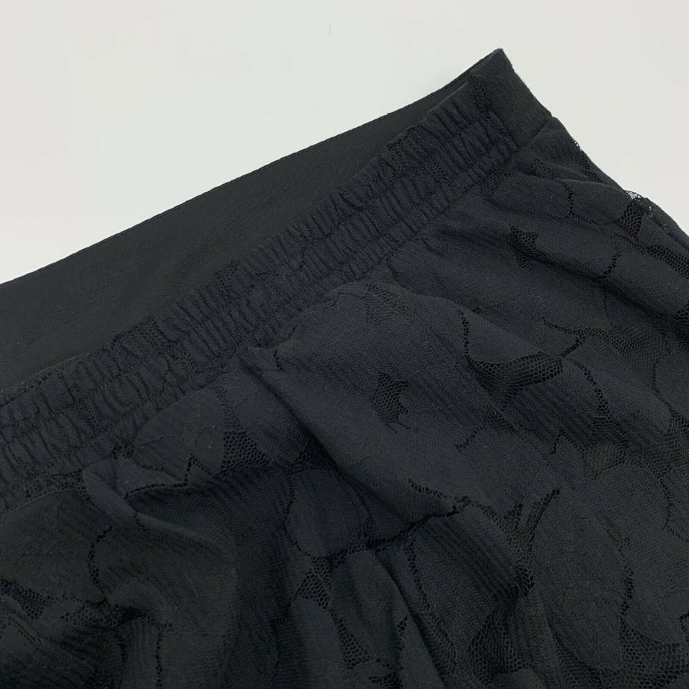 Torrid Black Floral Lace Scalloped Hem Shorts - Picture 8 of 9